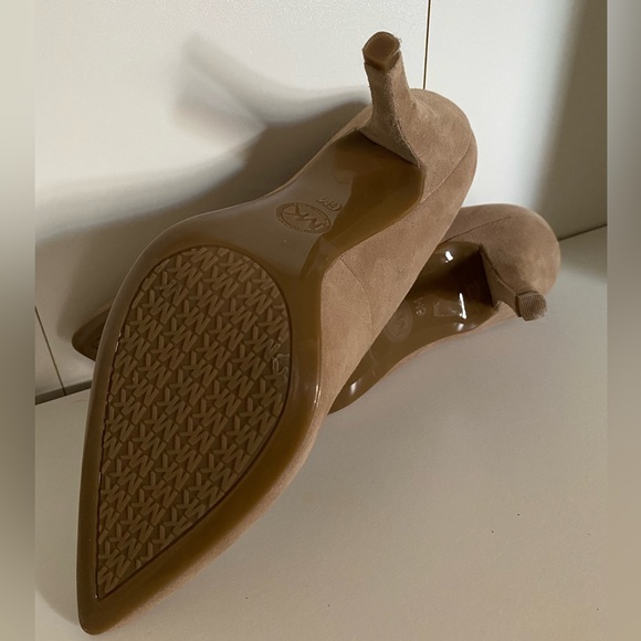 Tan Suede Michael Kors Pumps sz6 - Picture 3 of 4